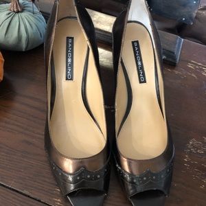 Multicolor brown pumps